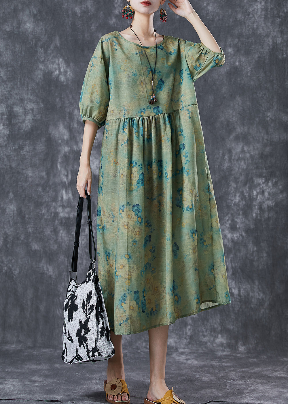 Effortlessly Elegant Dress with a Timeless Design