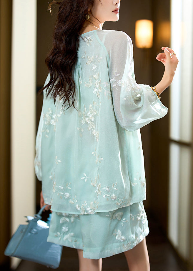 Effortlessly Elegant Top with a Timeless Design