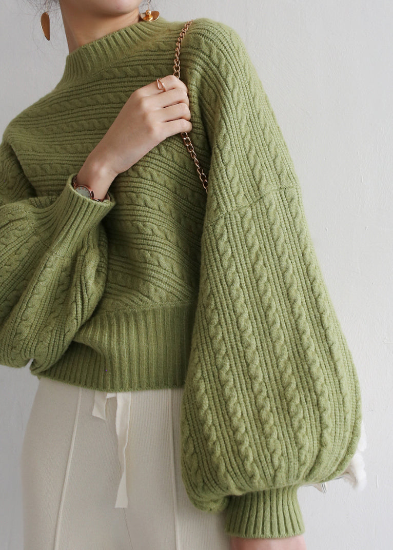 Well Tailored Sweater with a Graceful Silhouette