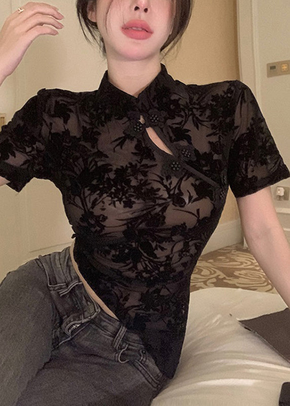 Effortlessly Elegant Top with a Timeless Design