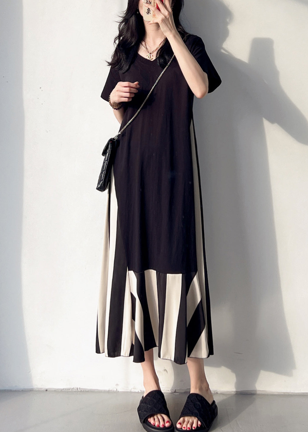Effortlessly Elegant Dress with a Timeless Design