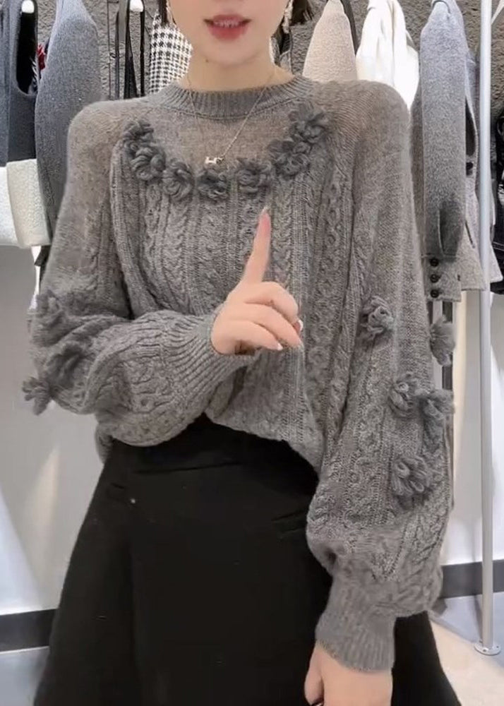 Well Tailored Sweater with a Graceful Silhouette