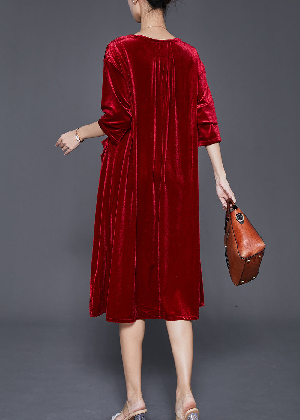 Effortlessly Elegant Dress with a Timeless Design