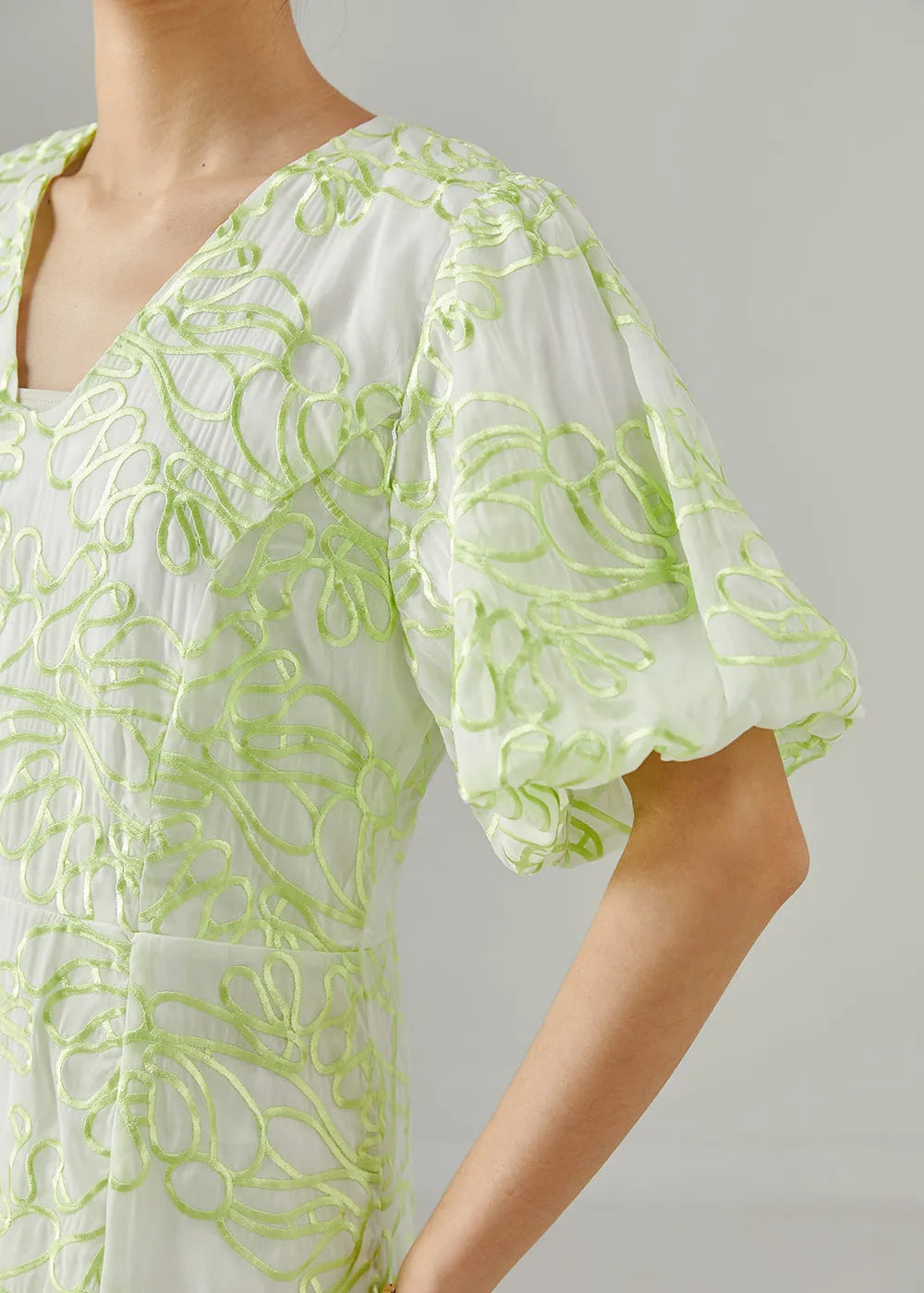 Well Tailored Dress with a Graceful Silhouette