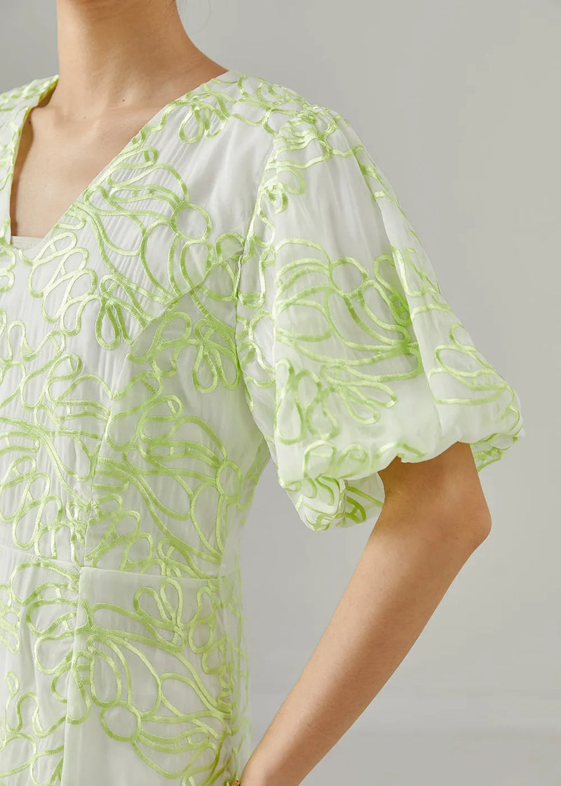 Well Tailored Dress with a Graceful Silhouette