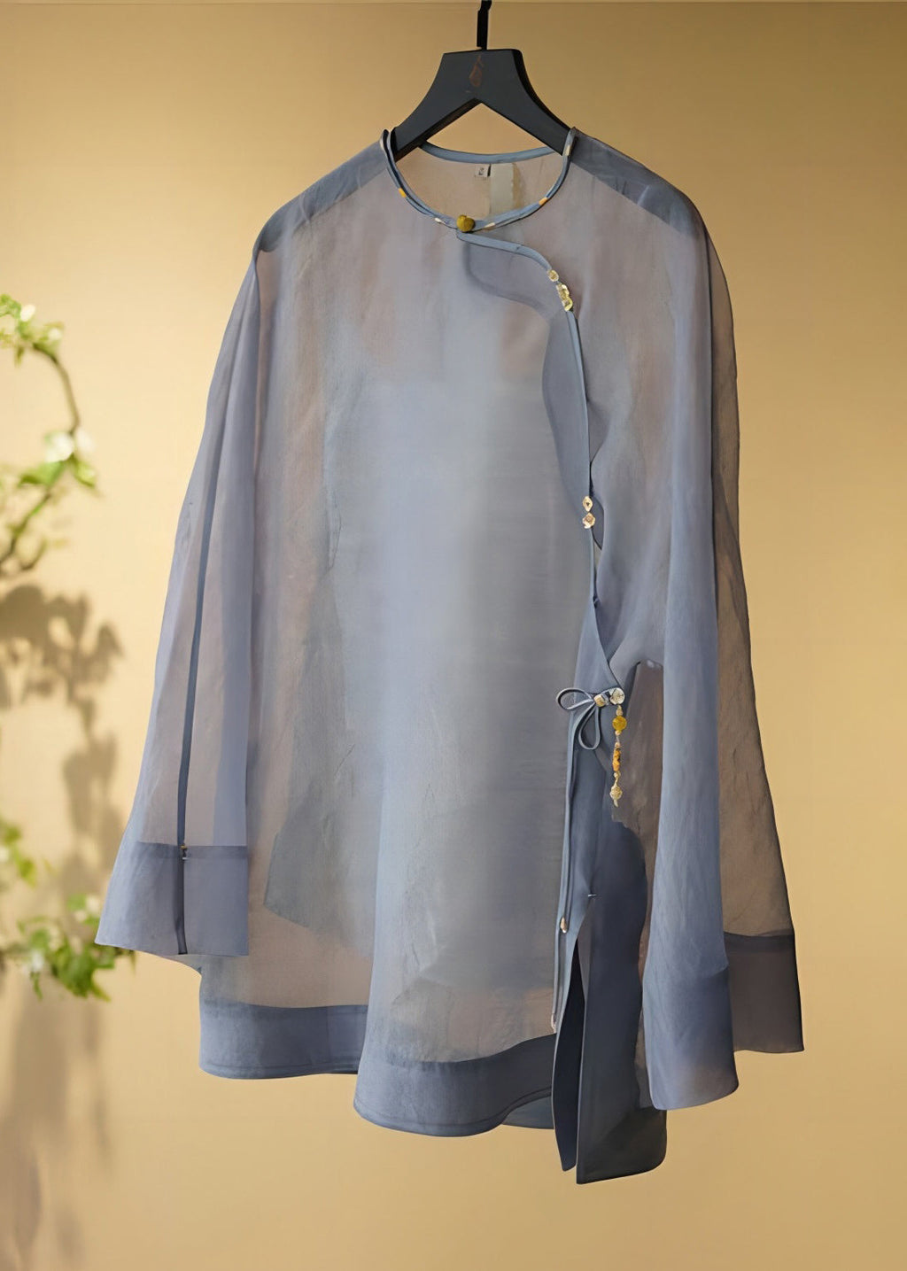 Well Tailored Shirt with a Graceful Silhouette