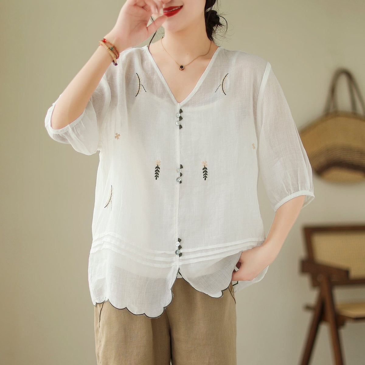 Effortlessly Elegant T-Shirt with a Timeless Design