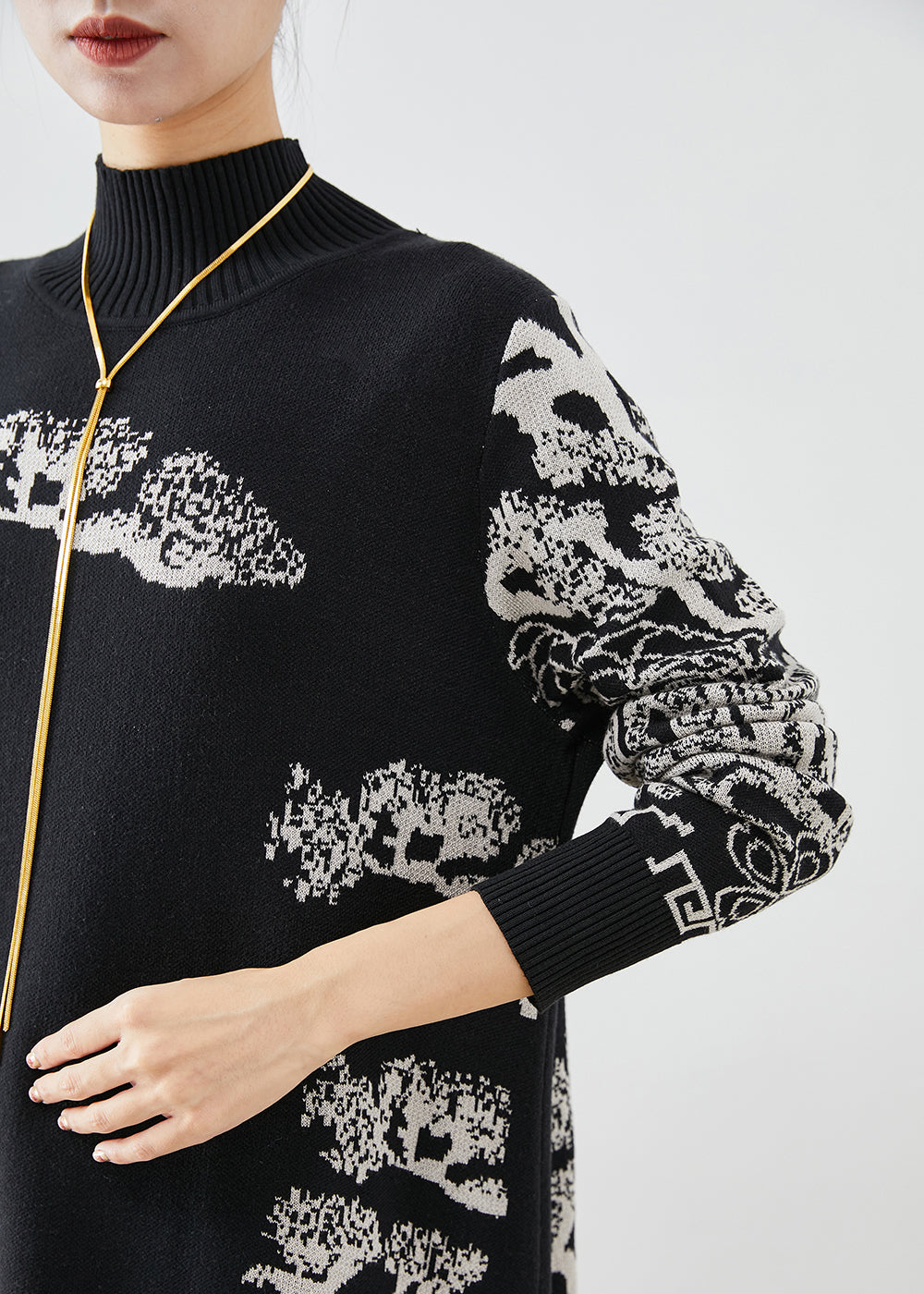 Effortlessly Elegant Sweater with a Timeless Design