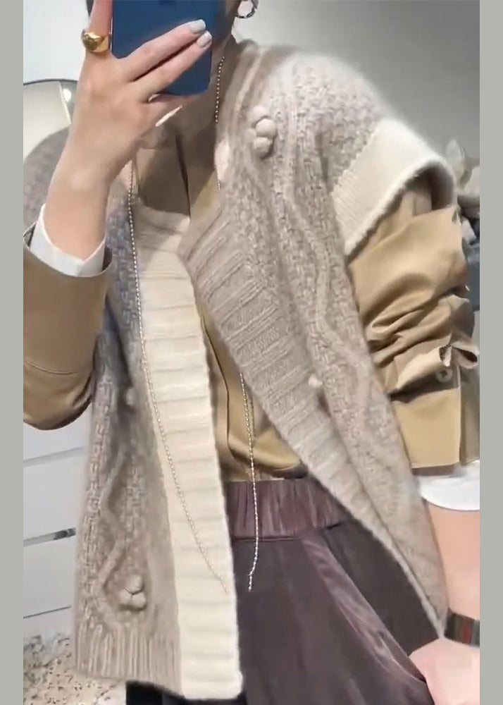 Effortlessly Elegant Garment with a Timeless Design