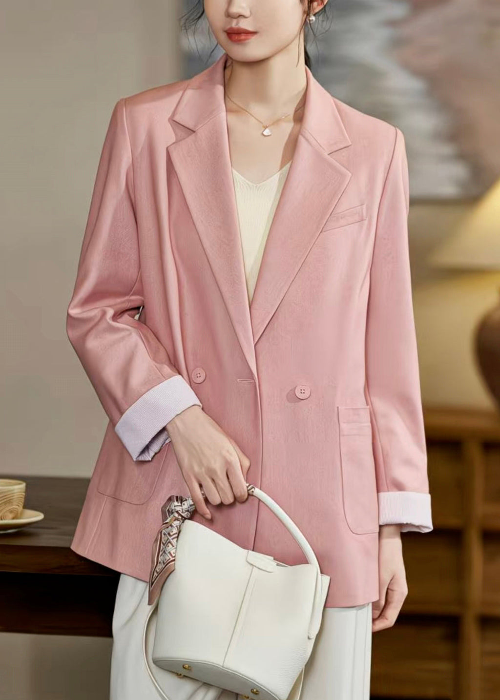 Well Tailored Coat with a Graceful Silhouette