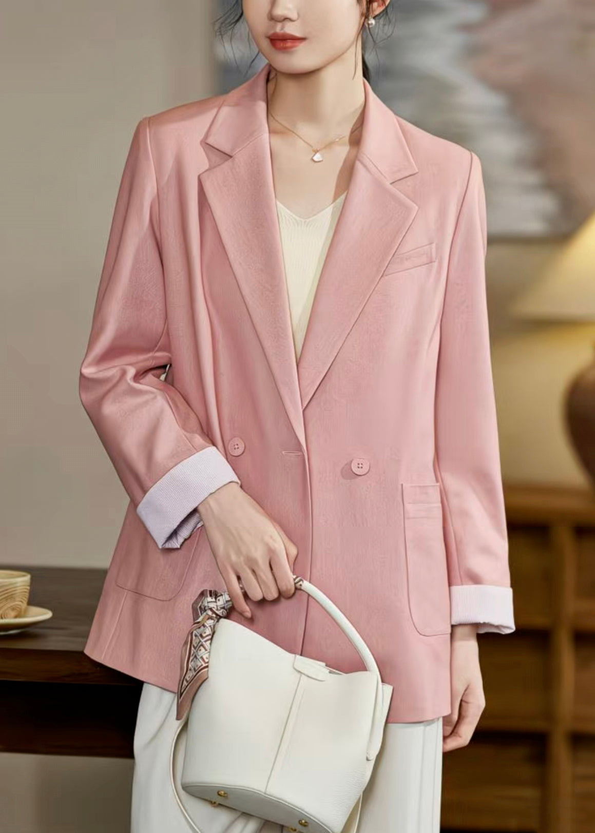 Well Tailored Coat with a Graceful Silhouette