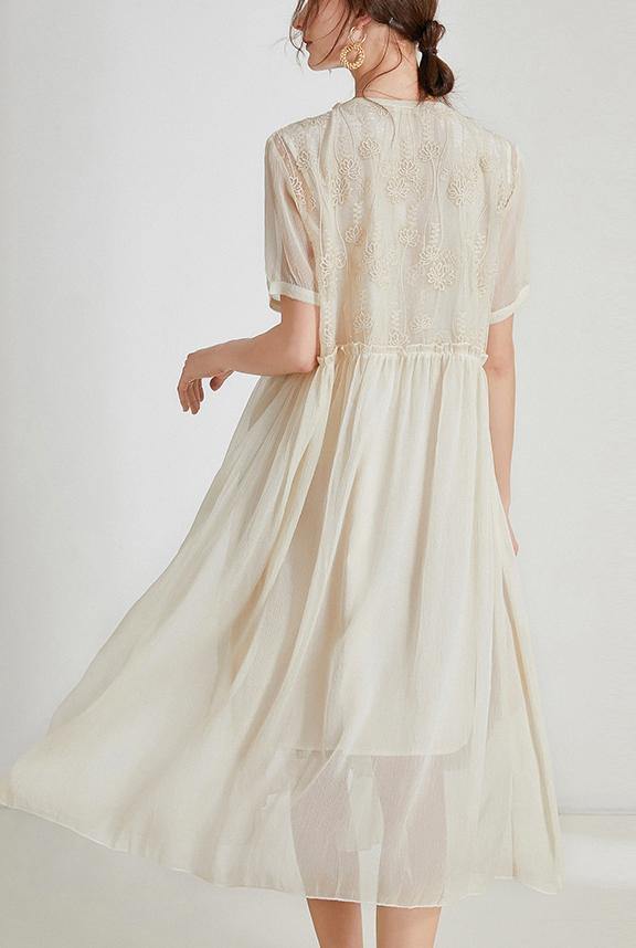 Beautifully Finished Dress in a Timeless Design