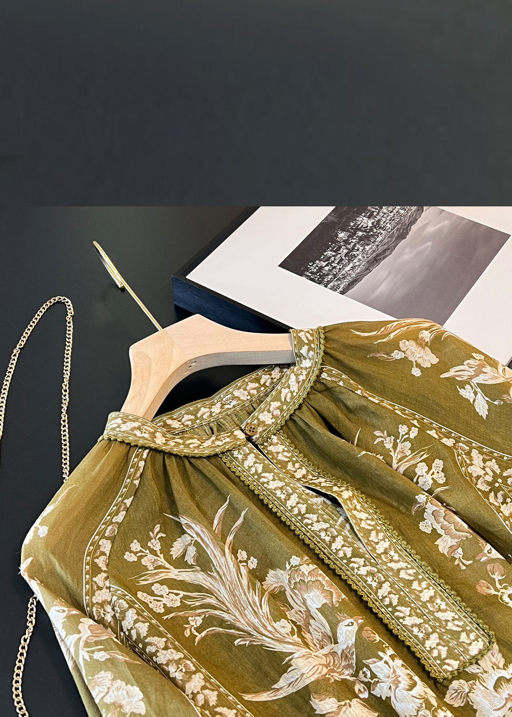 Well Tailored Blouse with a Graceful Silhouette