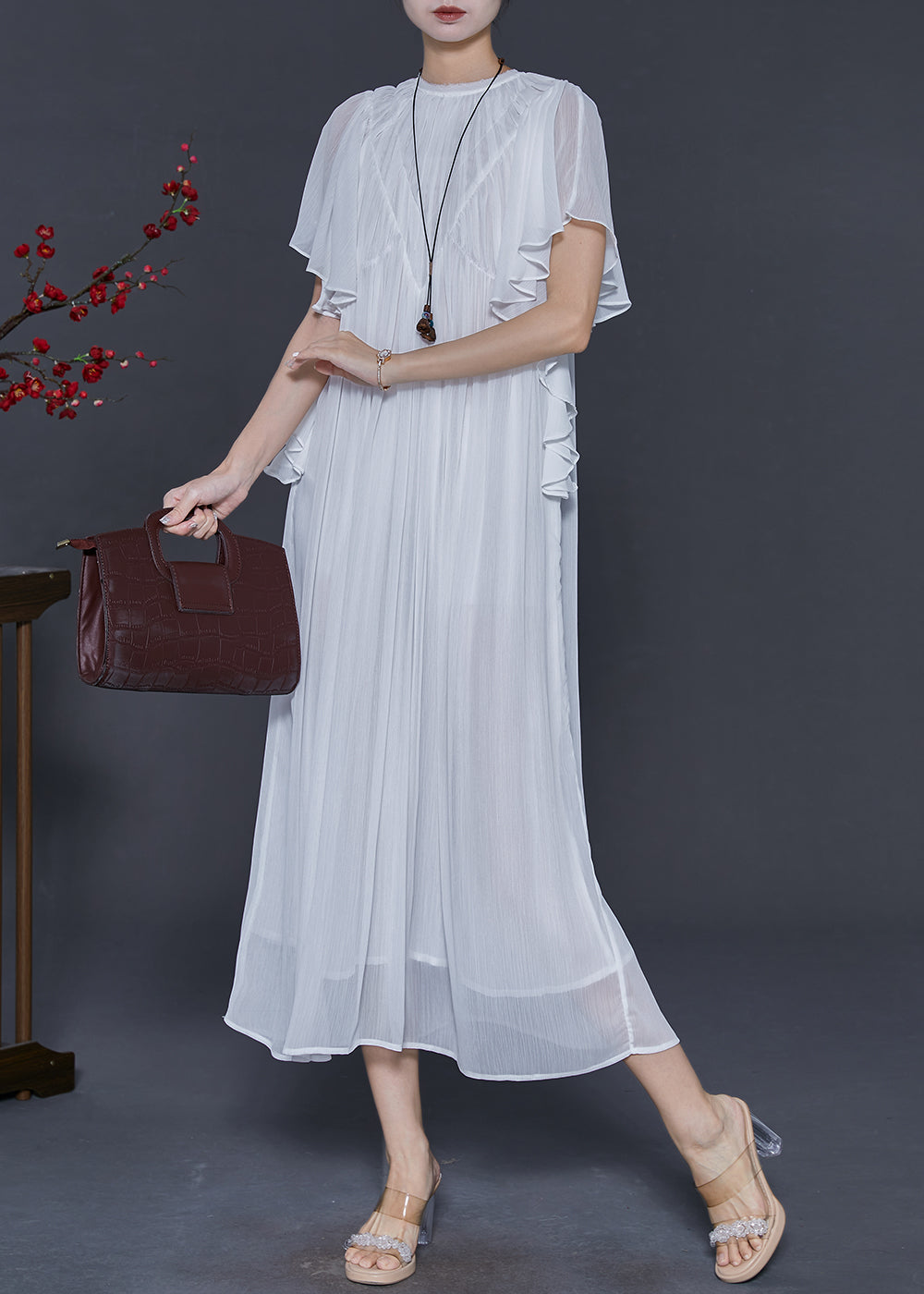 Beautifully Finished Dress in a Timeless Design
