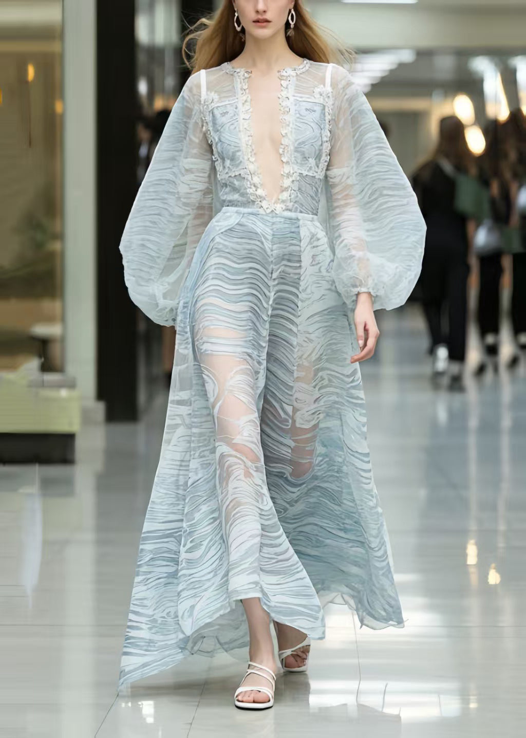 Well Tailored Dress with a Graceful Silhouette
