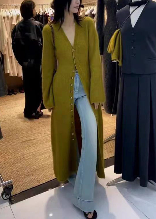 Well Tailored Cardigan with a Graceful Silhouette