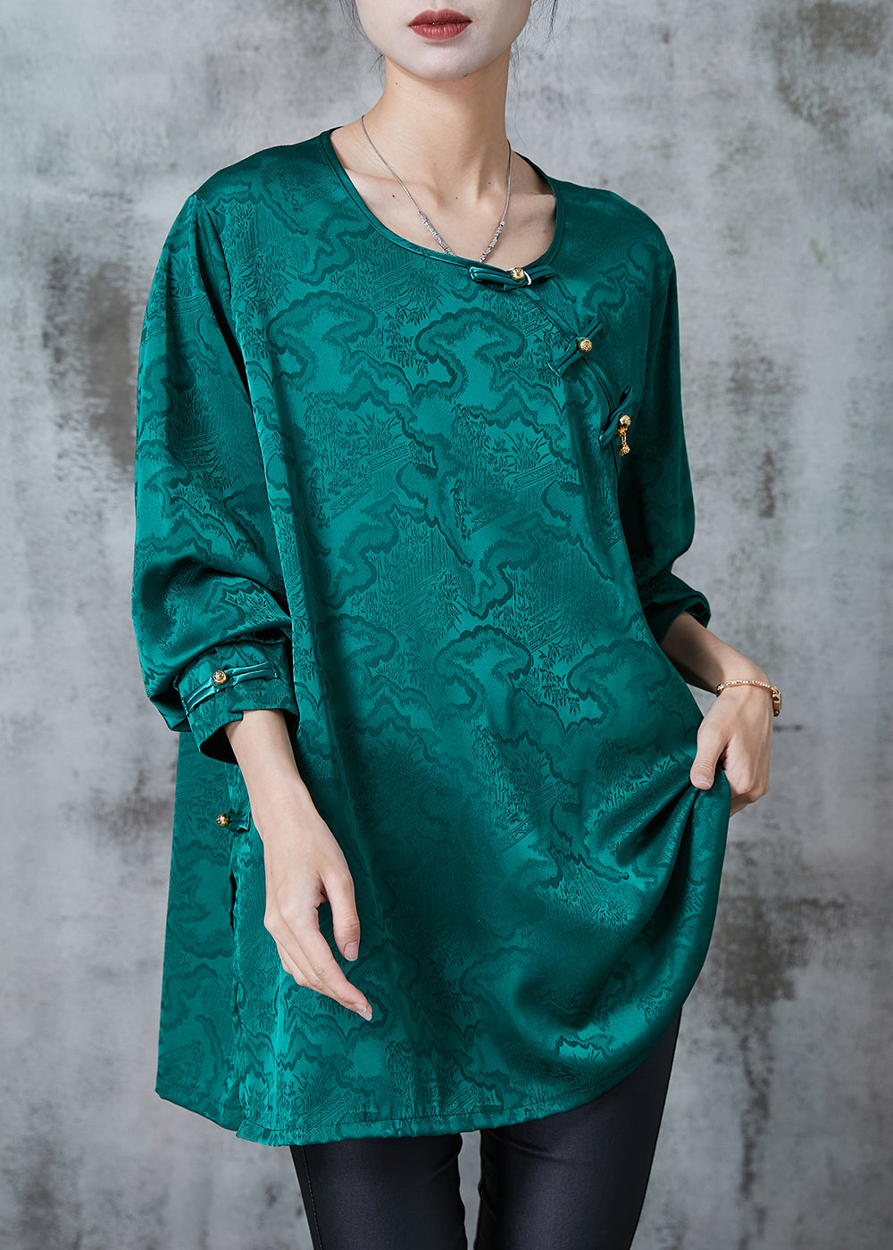 Beautifully Finished Top in a Timeless Design