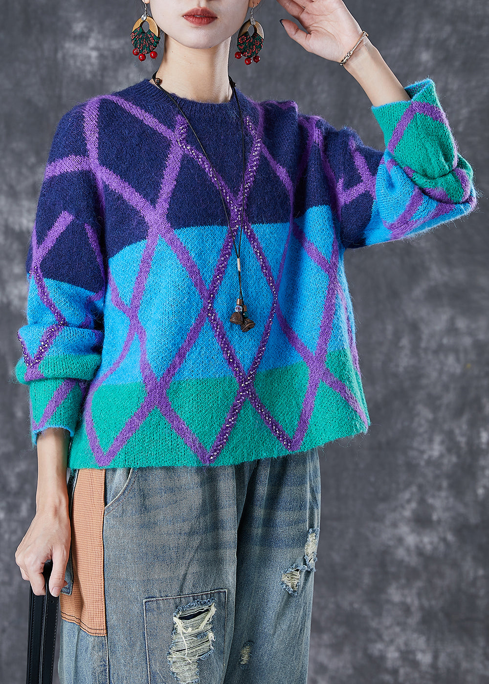 Well Tailored Sweater with a Graceful Silhouette