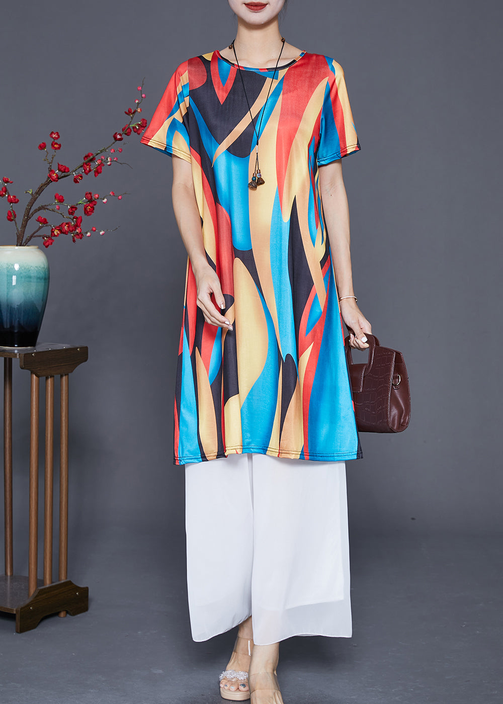 Effortlessly Elegant Dress with a Timeless Design