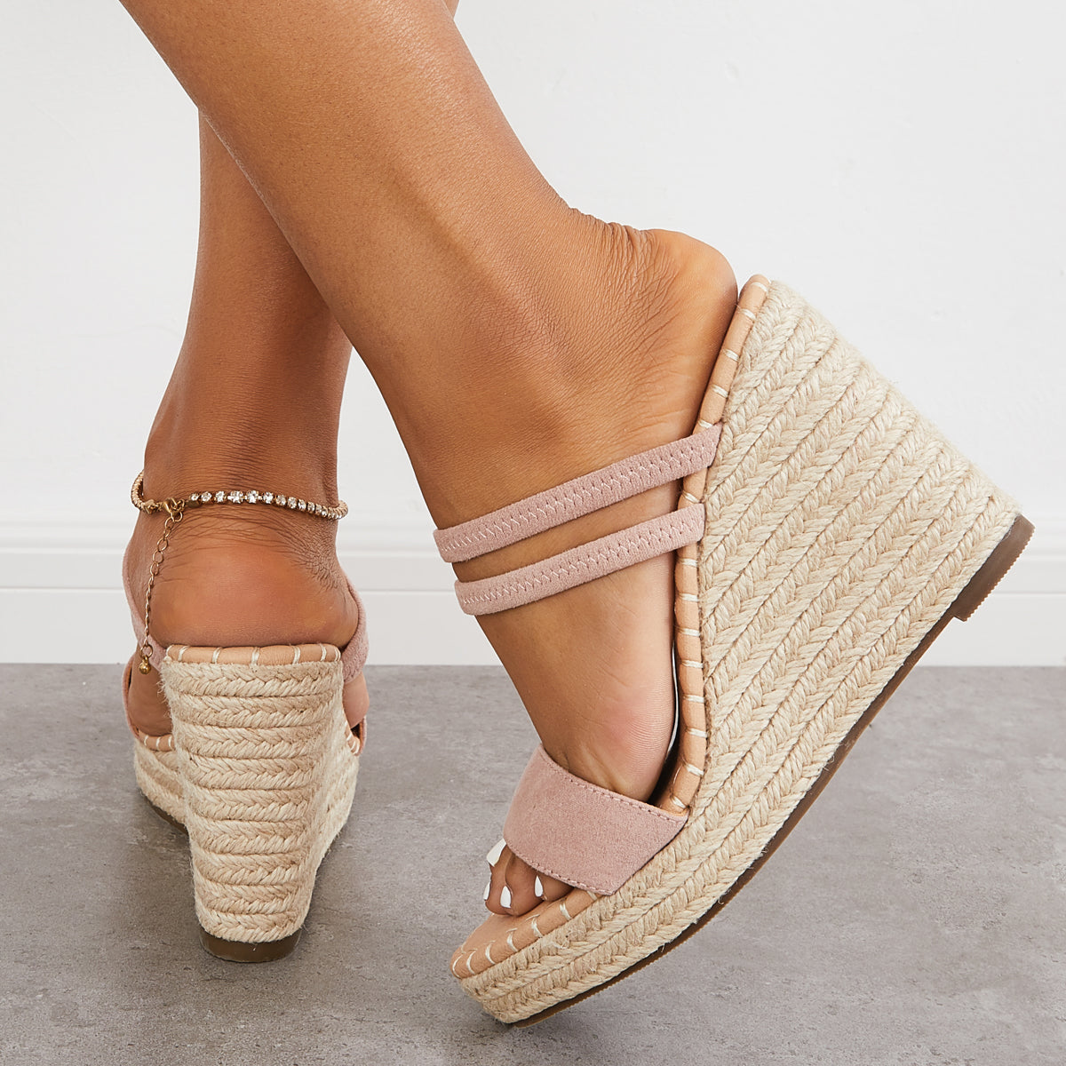 Graceful Orthopedic Sandals for Modern Look