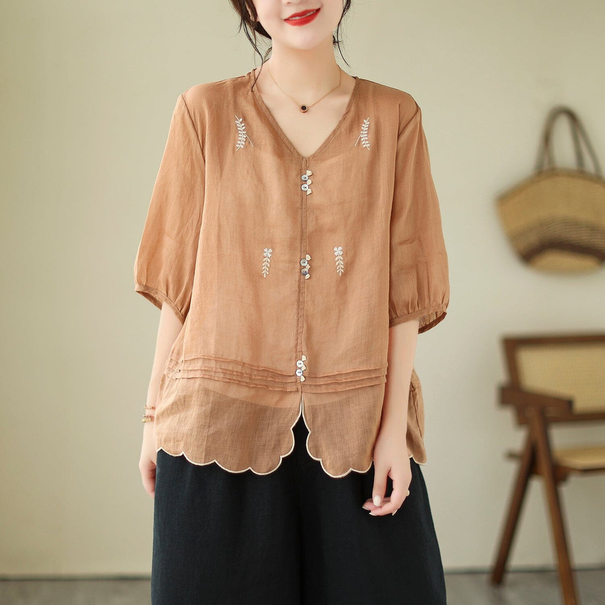Effortlessly Elegant T-Shirt with a Timeless Design