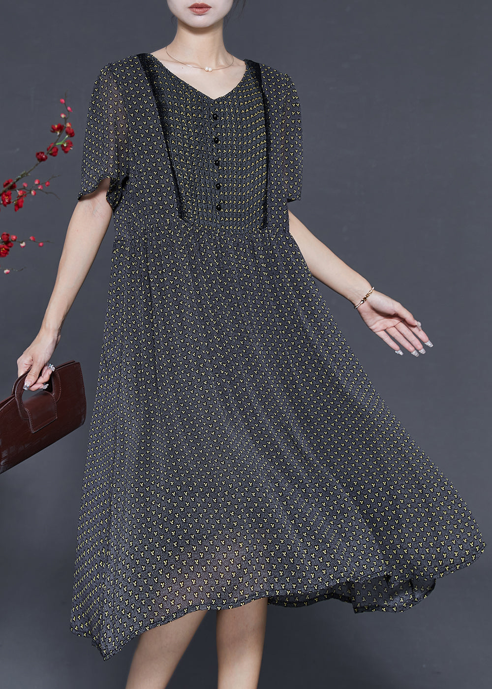 Effortlessly Elegant Dress with a Timeless Design