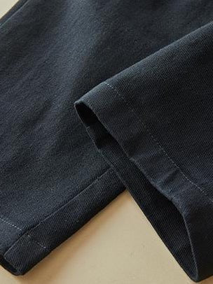 Effortlessly Elegant Pants with a Timeless Design