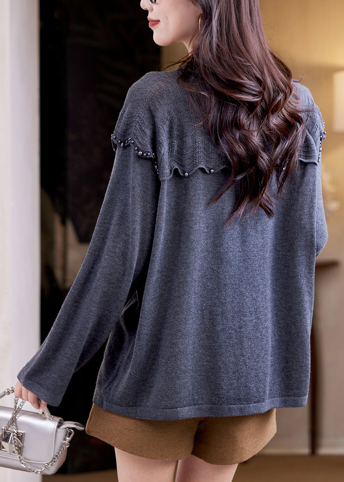 Effortlessly Elegant Sweater with a Timeless Design