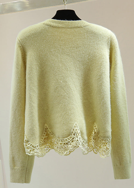 Classic Vintage Sweater with a Flattering Fit