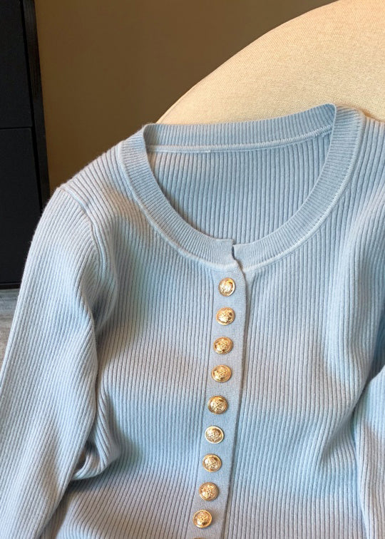 Well Tailored Sweater with a Graceful Silhouette