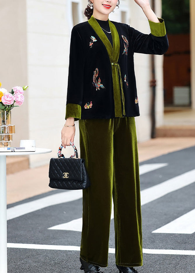 Effortlessly Elegant Pants with a Timeless Design