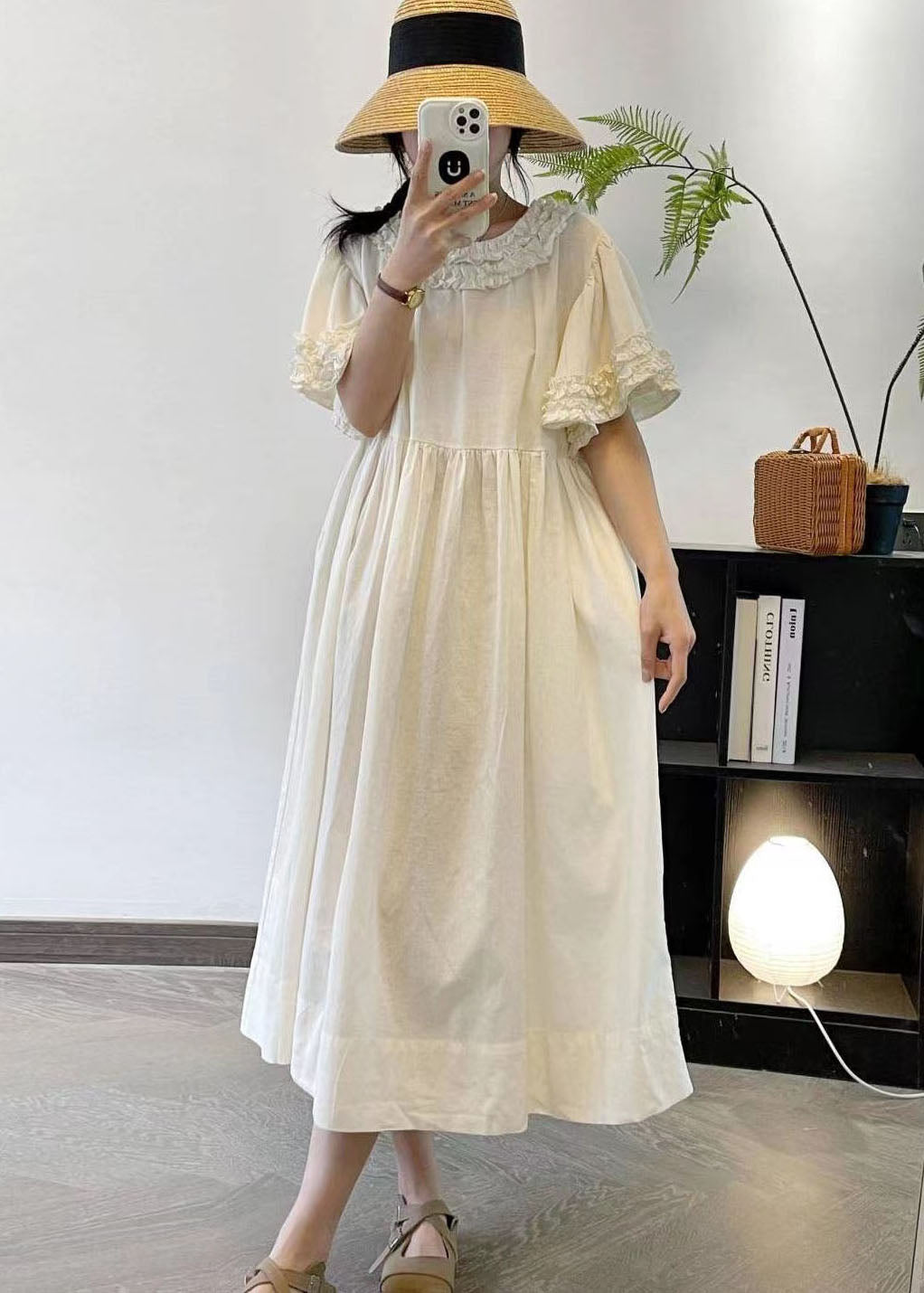 Beautifully Finished Dress in a Timeless Design