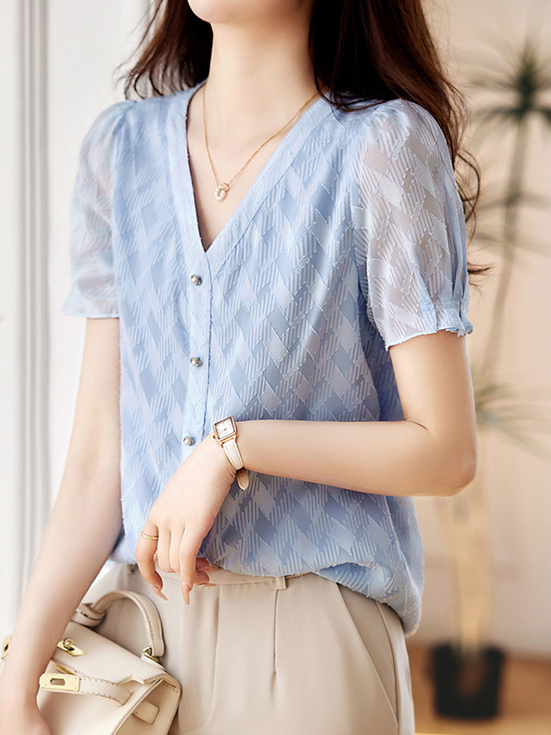 Effortlessly Elegant Top with a Timeless Design