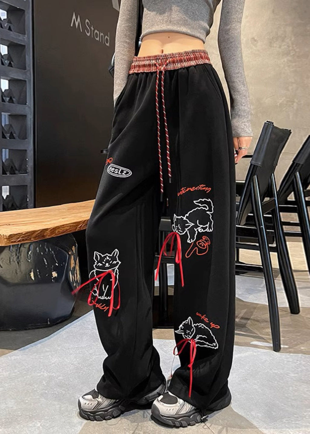 Well Tailored Pants with a Graceful Silhouette