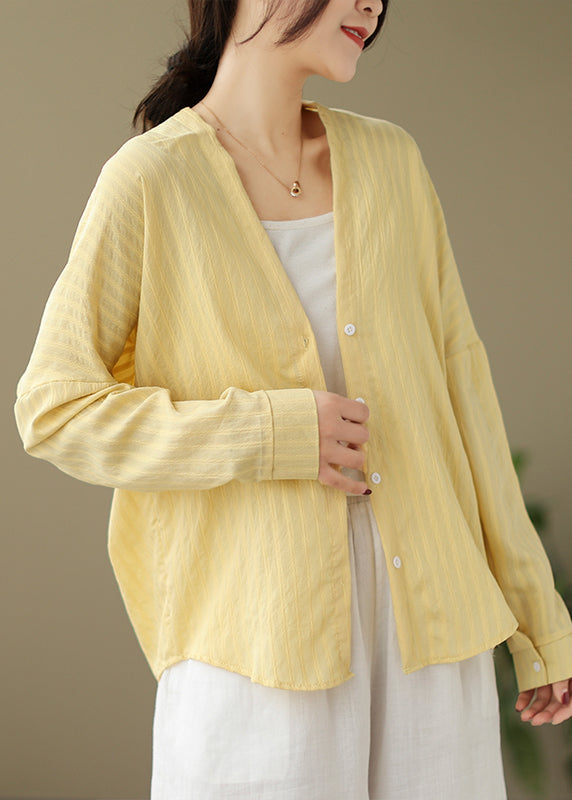 Classic Vintage Shirt with a Flattering Fit