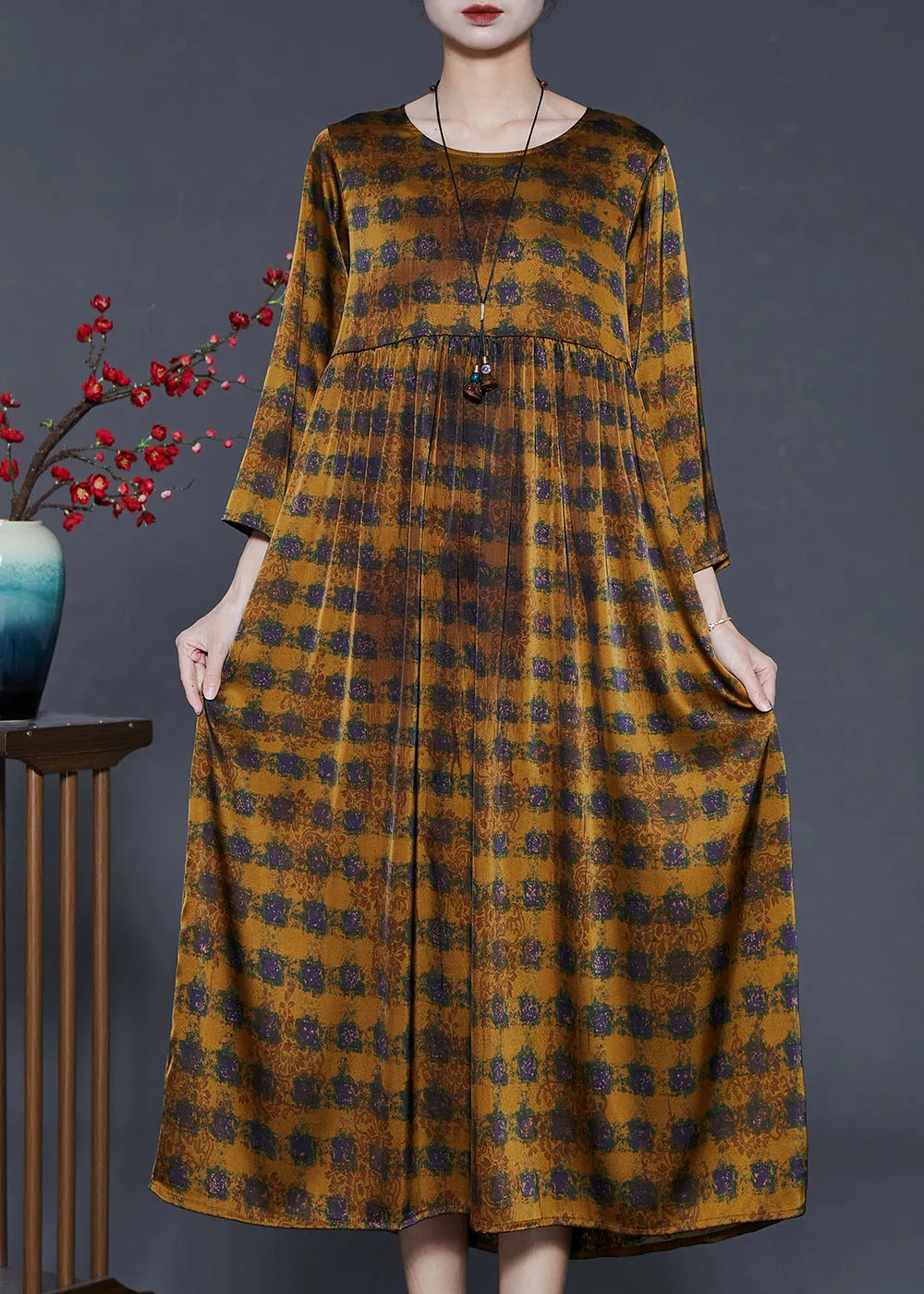 Beautifully Finished Dress in a Timeless Design