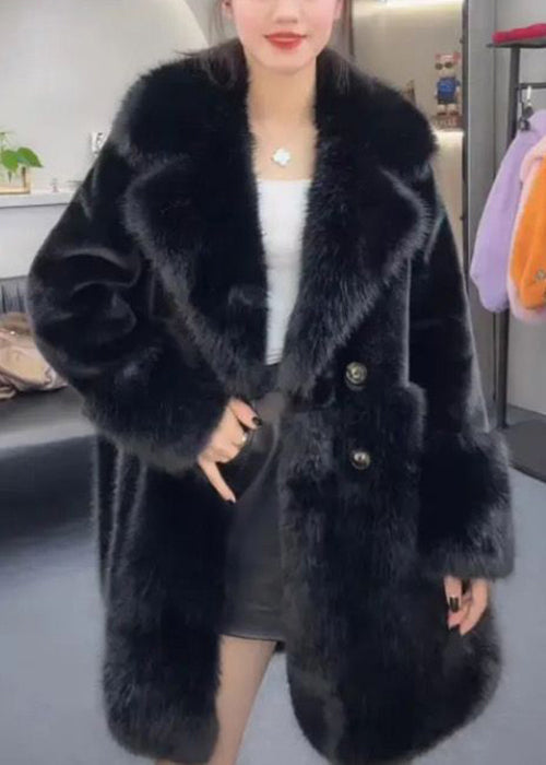 Well Tailored Coat with a Graceful Silhouette