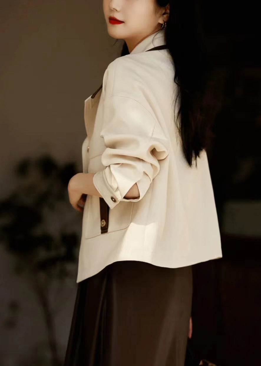 Well Tailored Coat with a Graceful Silhouette