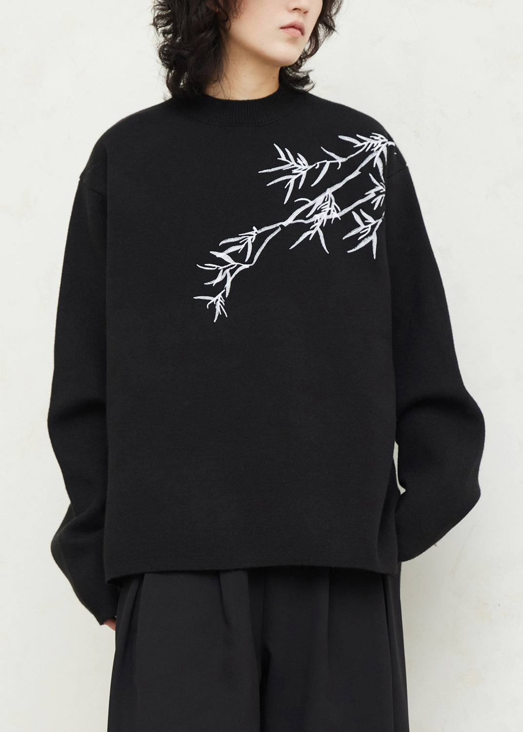 Well Tailored Sweater with a Graceful Silhouette
