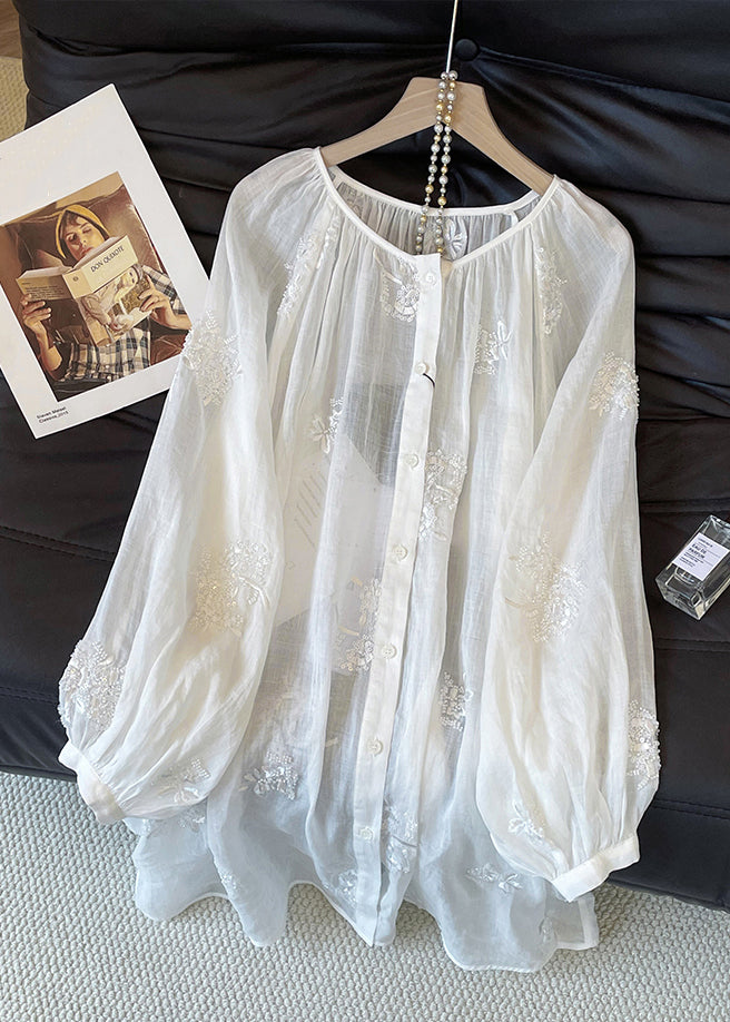 Well Tailored Blouse with a Graceful Silhouette