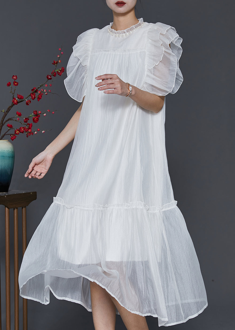 Effortlessly Elegant Dress with a Timeless Design