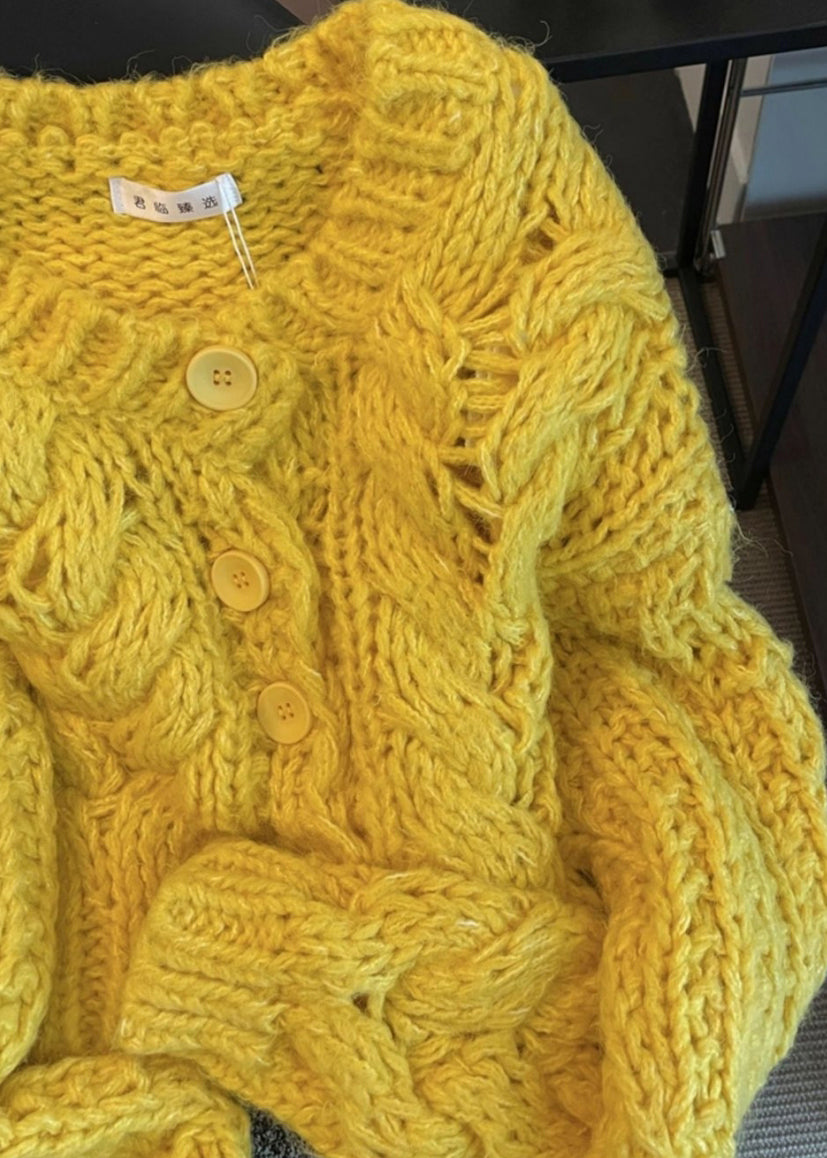 Well Tailored Cardigan with a Graceful Silhouette