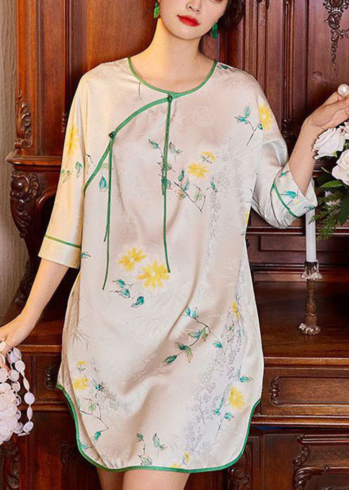 Beautifully Finished Dress in a Timeless Design