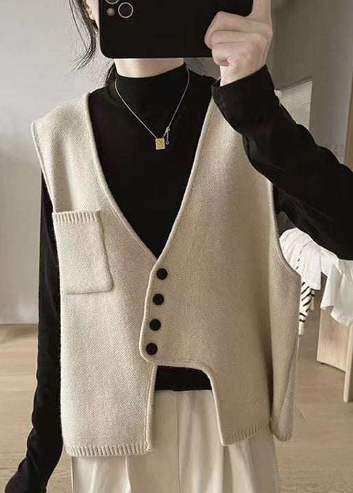 Beautifully Finished Coat in a Timeless Design