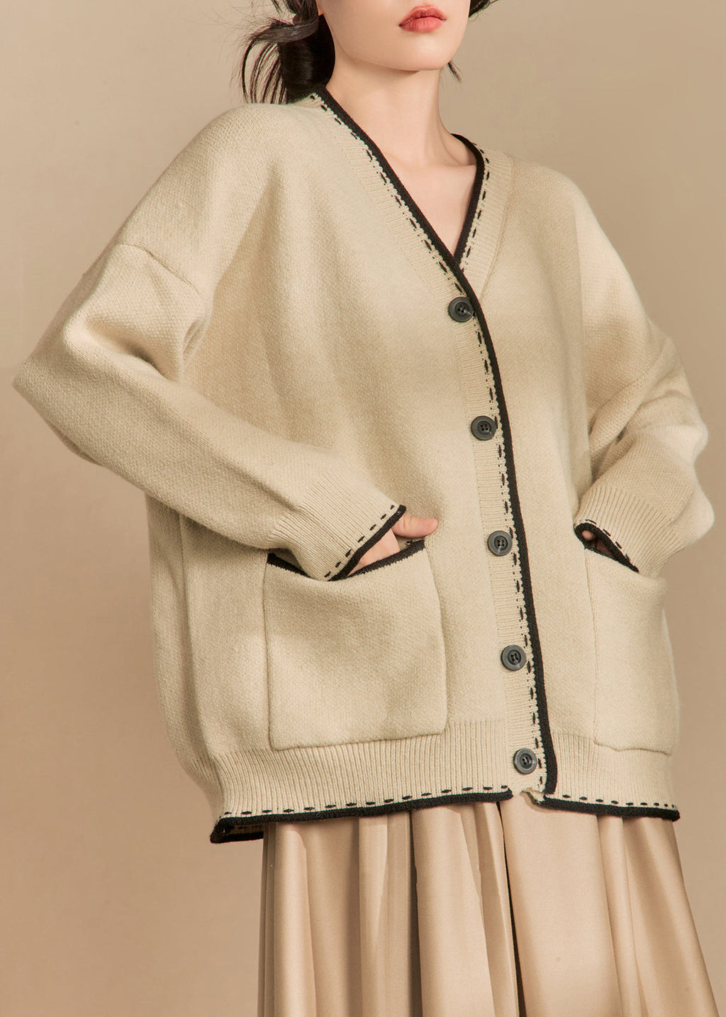 Effortlessly Elegant Cardigan with a Timeless Design