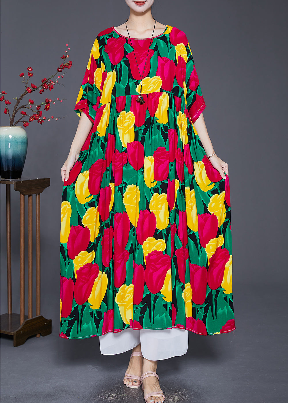 Beautifully Finished Dress in a Timeless Design