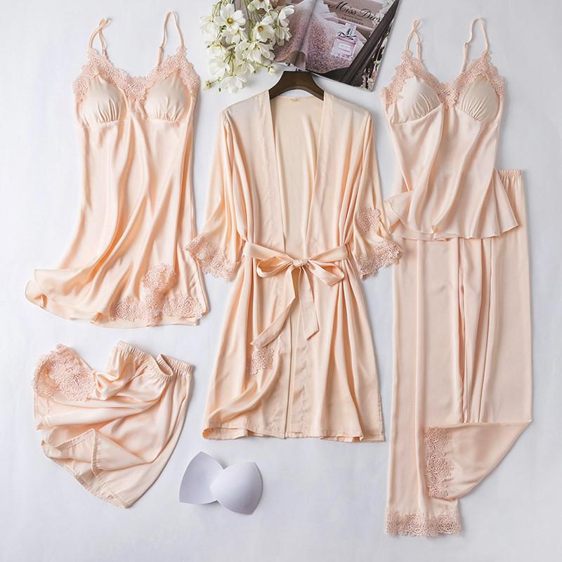 Finely Styled Garment with a Classic Vintage Look