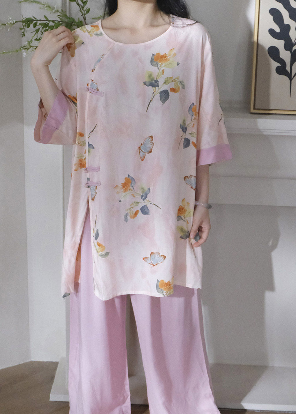 Casually Elegant Garment with a Refined Edge
