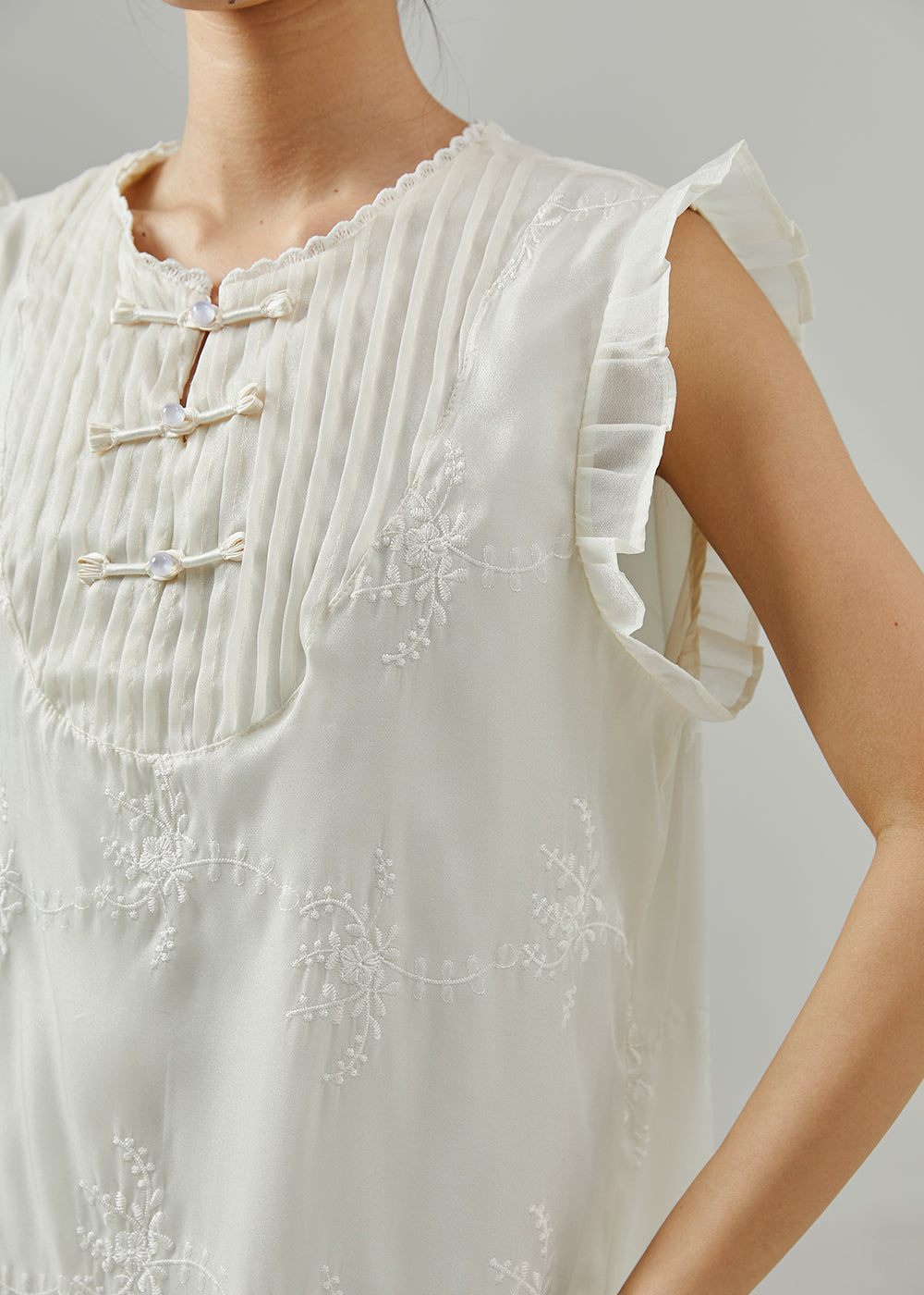 Gracefully Styled Dress for Any Occasion