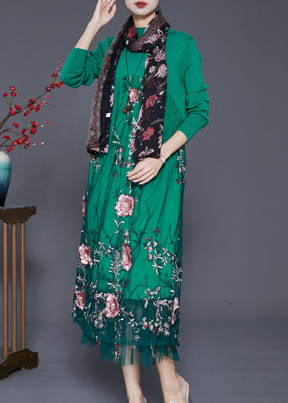 Beautifully Finished Dress in a Timeless Design